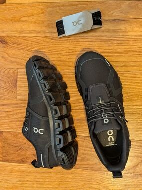 On Black Cloud Waterproof Running Sneakers